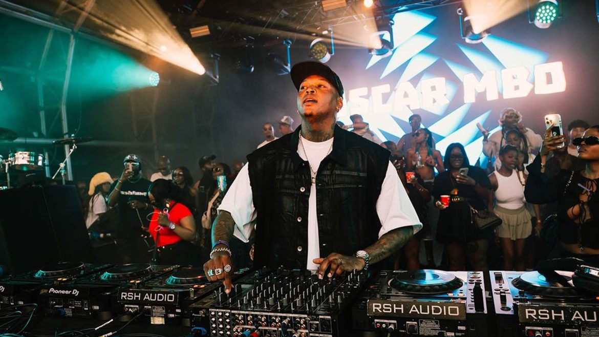 Oscar onstage for the Major League DJ August 24 show in London